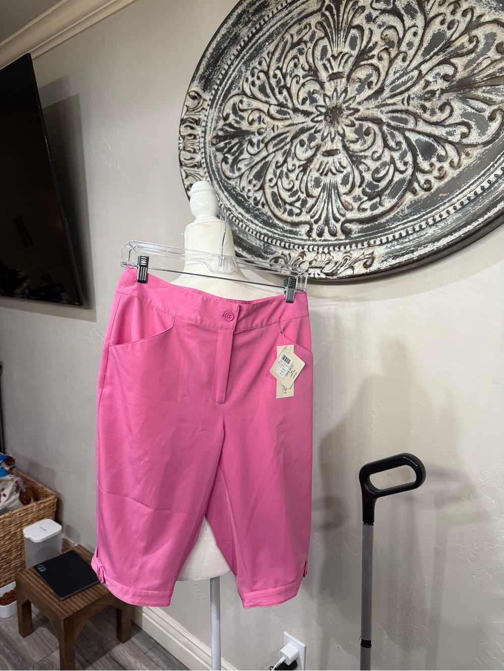 Classic Women's Bermuda Golfing Shorts in Bright Pink